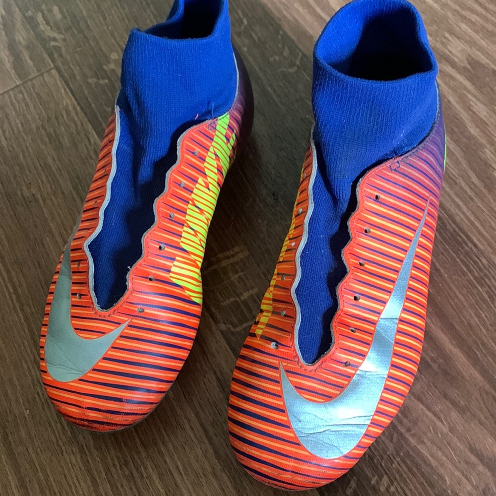 Nike Mercurial soccer cleats size 4 Youth